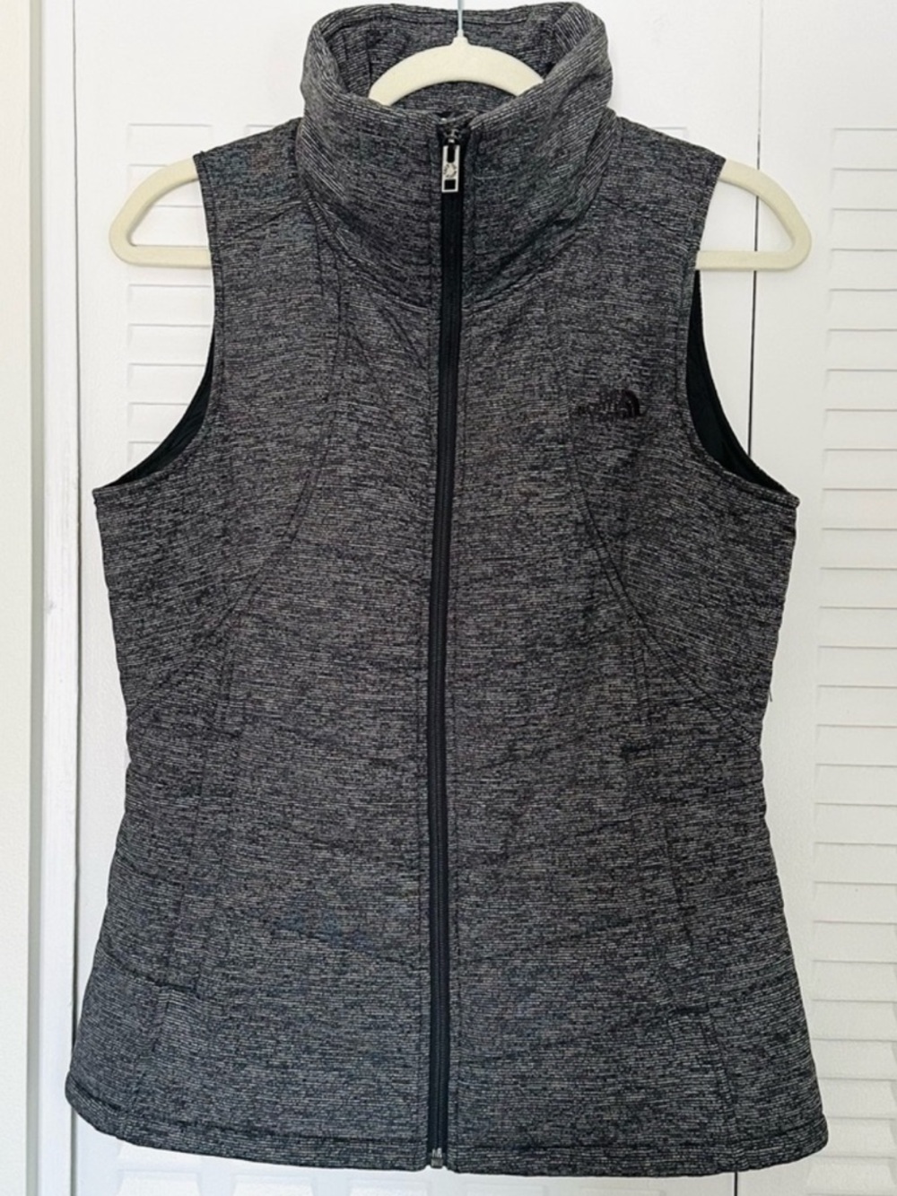 The North Face Heather Gray White Performance Quilted Puffer Vest, NWOT, Size M
